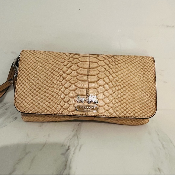 Coach Tan Leather Snake Embossed Shoulder Bag can convert to wristlet - Picture 5 of 12